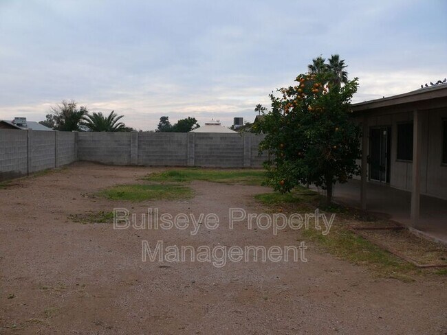 Building Photo - 9623 N 70th Dr