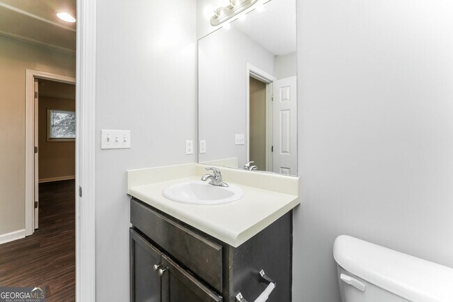Building Photo - 400 Lexington Cir