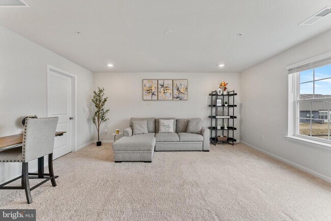 Building Photo - 493 Ensemble Wy