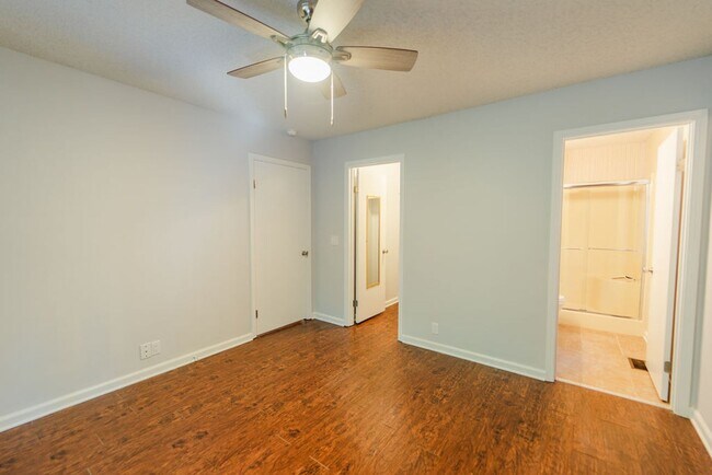 Building Photo - Up to a 2 year lease at this Beautiful 3 bed, 2 bath!!!!