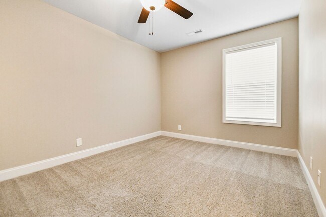 Building Photo - Pet Friendly Three Bedroom!