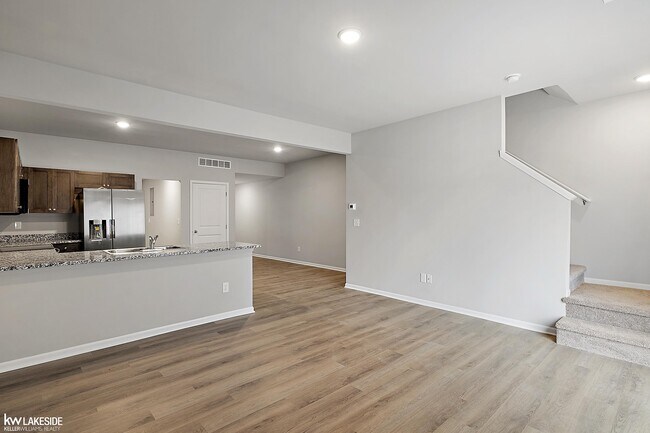 Building Photo - 51410 Tides Dr