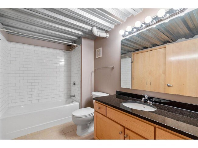 Building Photo - 521 S 7th St