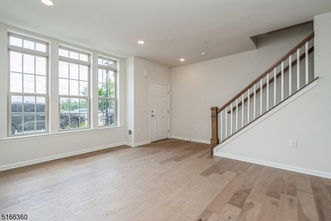 Building Photo - 43 S Davenport St