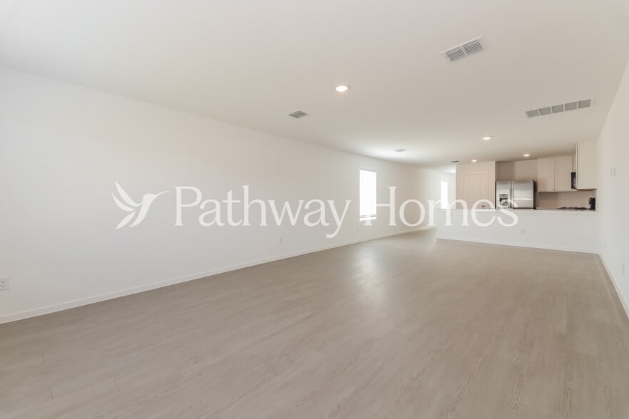 Building Photo - 3000 Burmese St