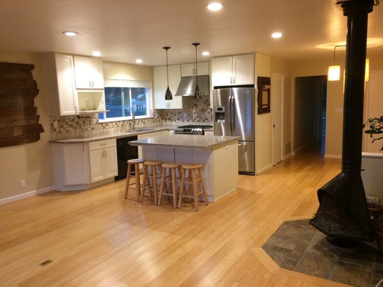 Building Photo - 233 Reichling Ave