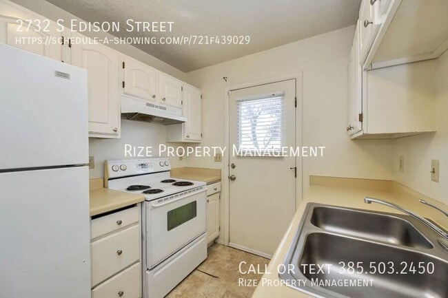Building Photo - 2732 S Edison St