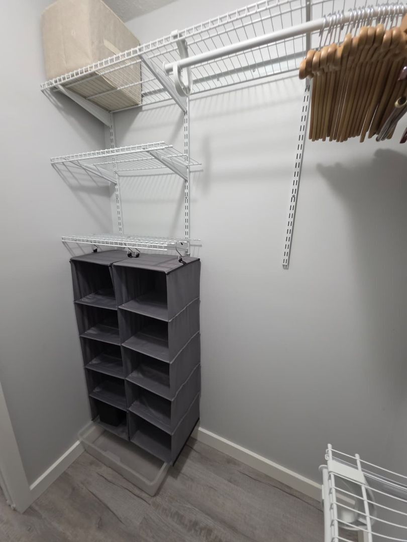 Building Photo - Newly Remodeled / Furnished 2 Bedroom / 2 Bathroom