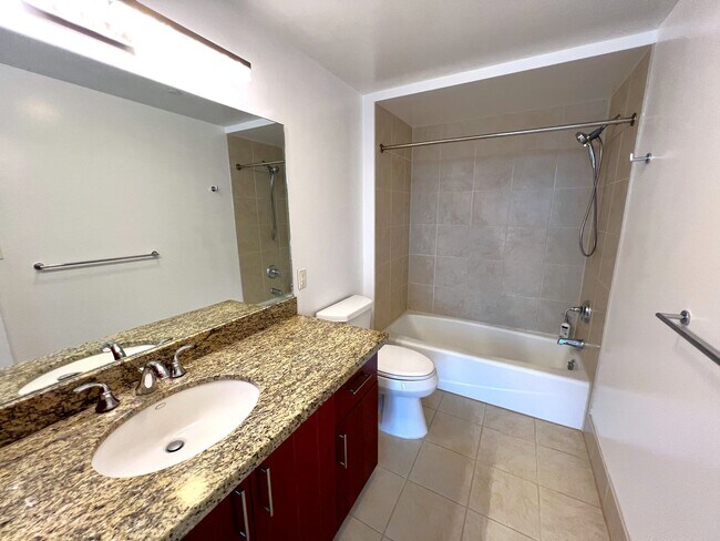 Building Photo - 909 Kapiolani Blvd