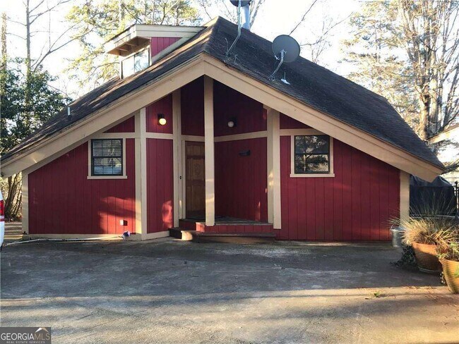 Primary Photo - 3225 Lake Rd Cir