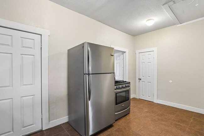 Building Photo - 2310 N Sabinas St