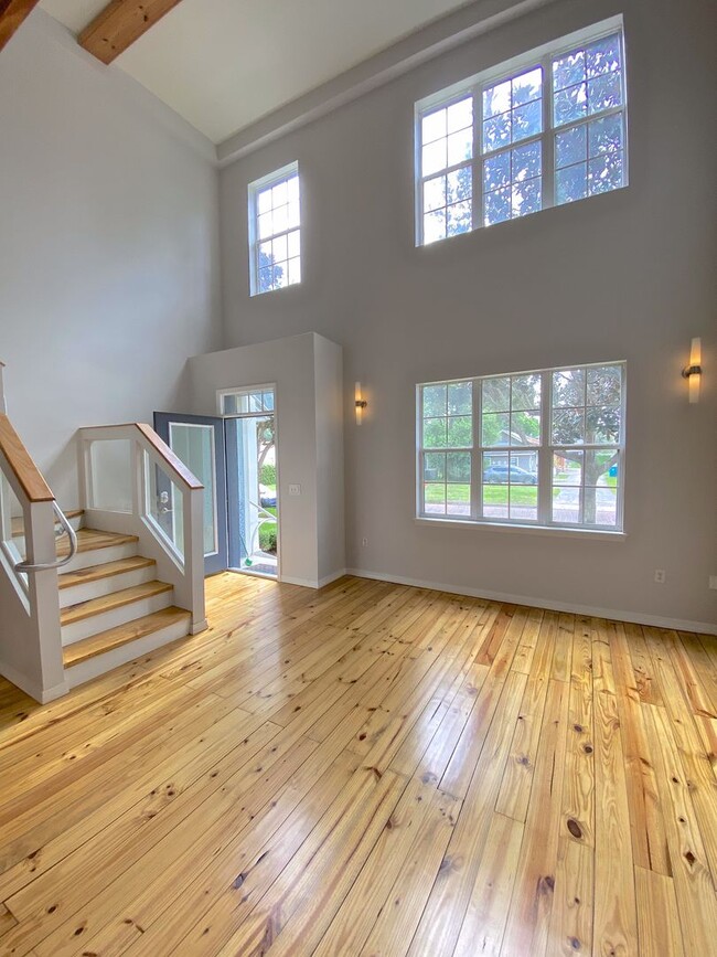 Building Photo - Stunning and Unique Luxury Town Home for Rent in the heart of sought after SODO!