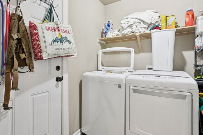 Building Photo - Elegance at it's Finest