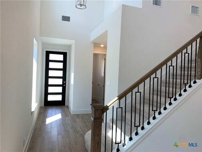 Building Photo - 1048 Easy Gruene