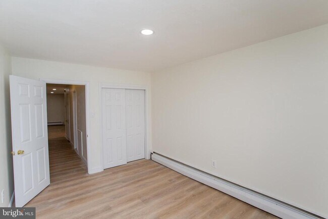 Building Photo - 857 Street Rd