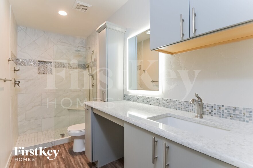 Building Photo - 2920 W Calle Lucinda