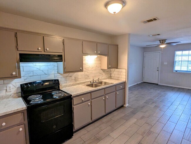 Building Photo - Anderson