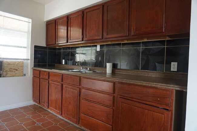 Building Photo - 3 Bedroom Taylorville.