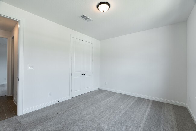 Building Photo - 16231 Sheridan River Trl
