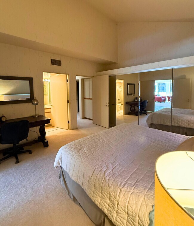 Building Photo - 253 Kavenish Dr