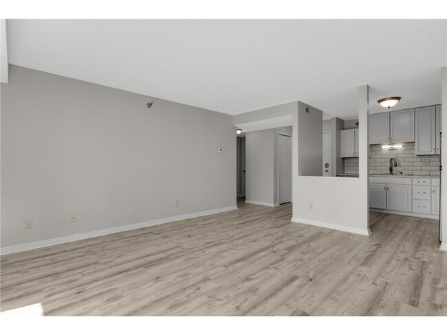 Building Photo - 66 9th St E