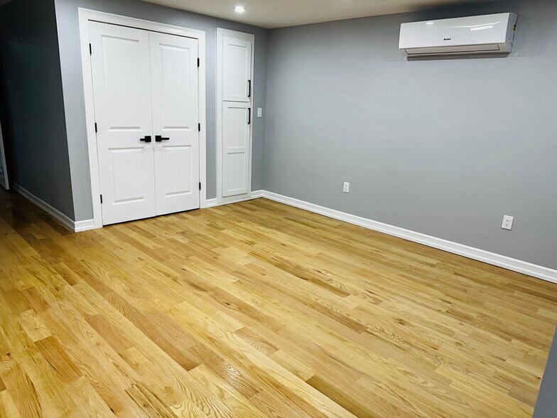 Room - 80 Sunnyside Ave