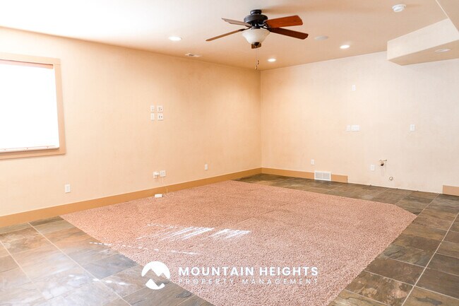 Building Photo - 4071 S Sandpiper Ln