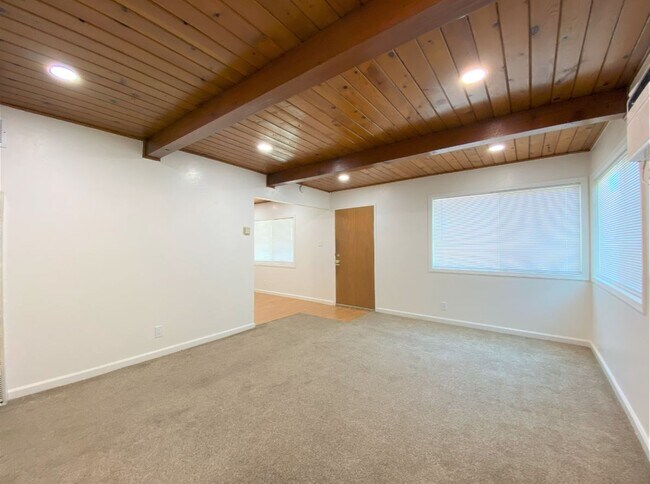 Building Photo - 605 Barney St