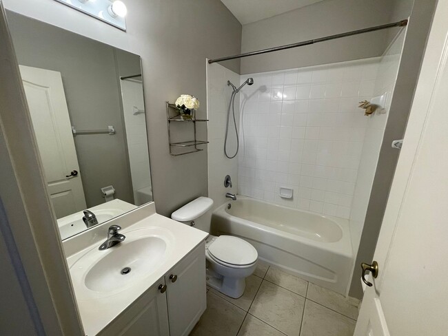 Building Photo - ANNUAL RENTAL - HERITAGE GREENS - 2 BR + D...