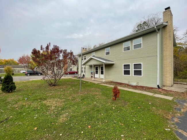 Primary Photo - Abbott Court Apartments