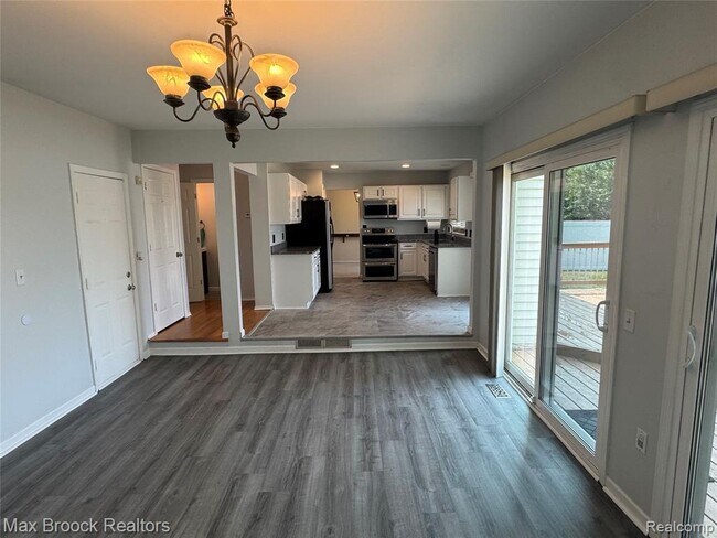 Building Photo - 35865 Ashford Dr