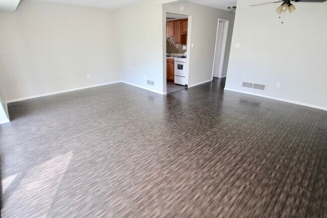 Interior Photo - JEFFERSON VILLAGE -- 077