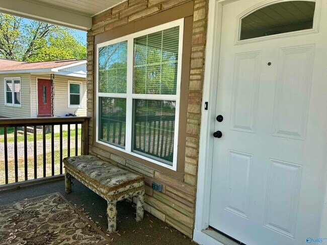 Building Photo - 3111 Hale Dr SW