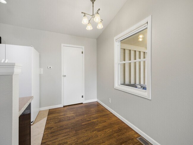 Building Photo - Updated 3 Bed Home with Vaulted Ceilings, Solar Panels & Large Corner Lot