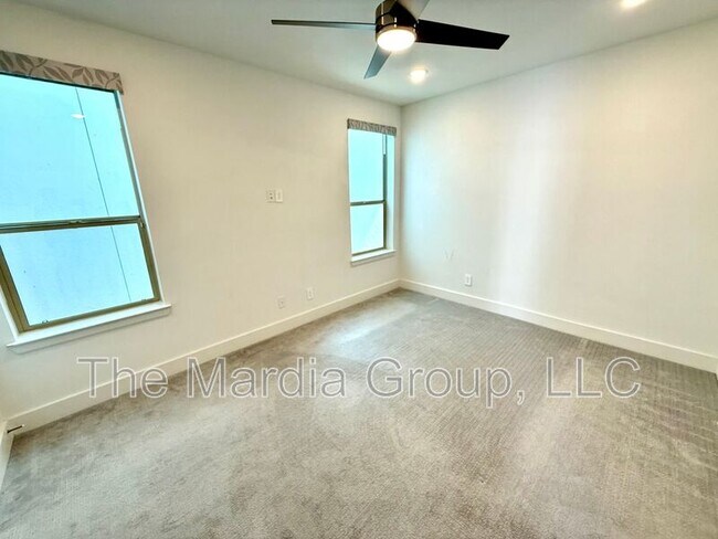 Building Photo - 4916 Broadway Dr.