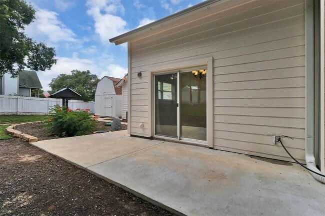 Building Photo - 203 Dunkeld Dr