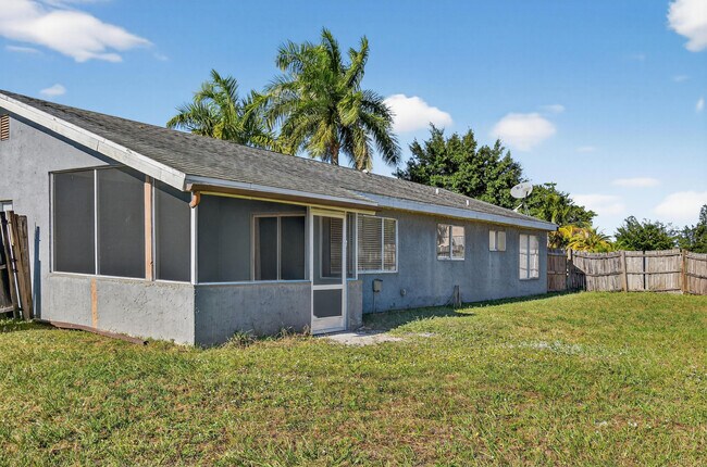 Building Photo - 2079 SE Triumph Rd