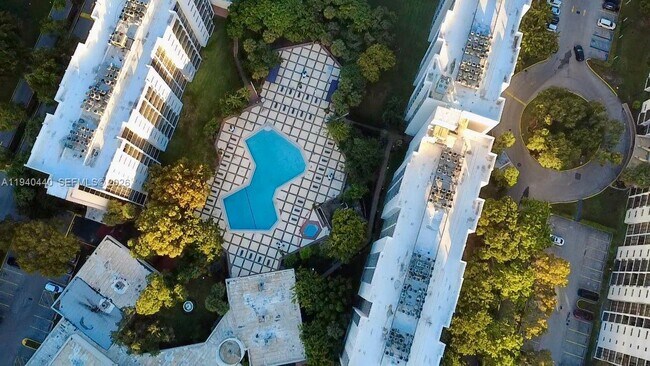 Building Photo - 16919 N Bay Rd