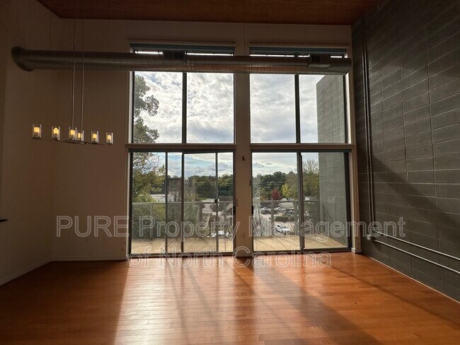 Building Photo - 2116 McClintock Rd