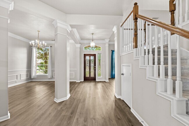 Building Photo - Gorgeous 4 bed/3.5 bath two story home!