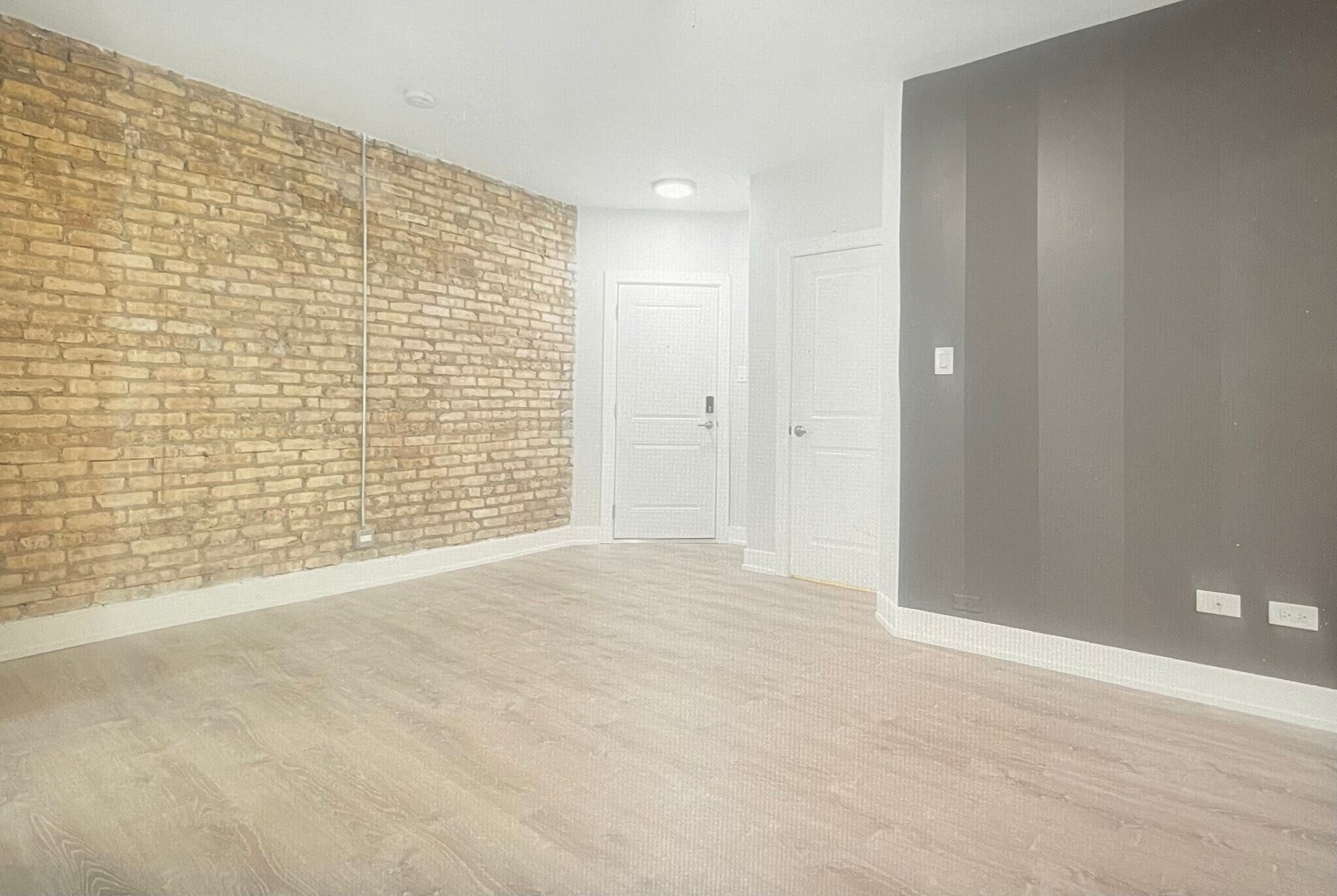 Building Photo - 1651 W Jonquil Ter