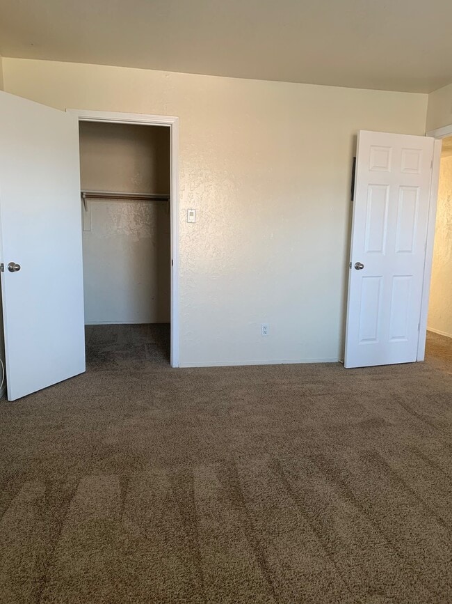 Building Photo - 1011 Meadowlark Ct SE