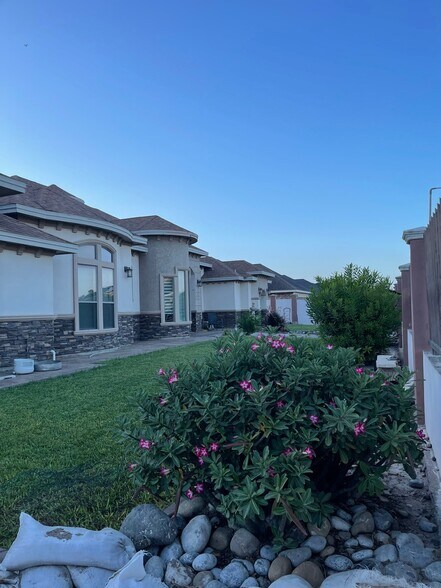 Building Photo - 929 Richland Dr