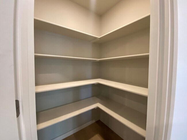 Building Photo - Welcome to your dream rental!!