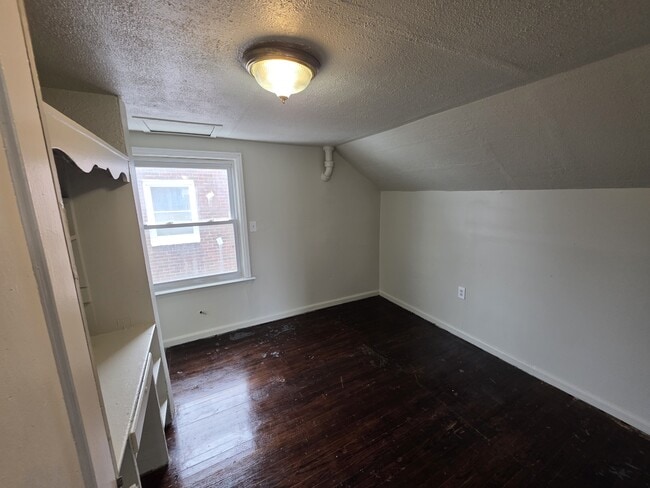 Building Photo - 16672 Lauder St