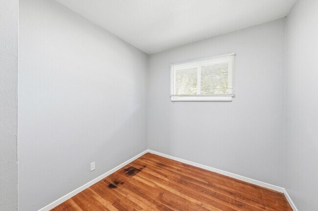 Building Photo - 10700 Spring Garden Dr