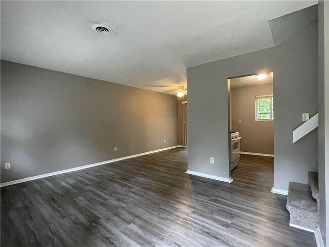 Building Photo - 4554 Doral Dr SW