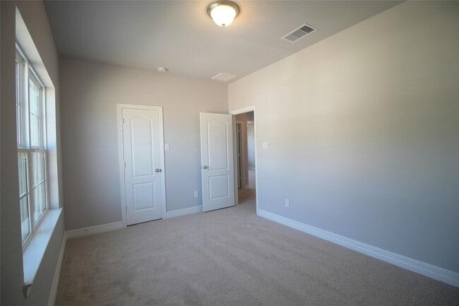 Building Photo - 3419 Hughes Mdw Wy