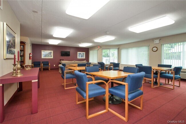 Building Photo - 400 High Point Dr