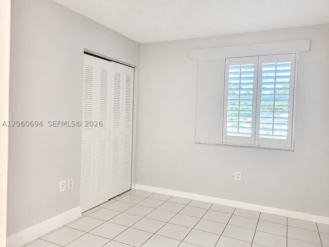 Building Photo - 2575 SW 27th St